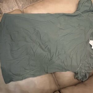 Women’s Forrest Green Short Sleeve Athleta shirt